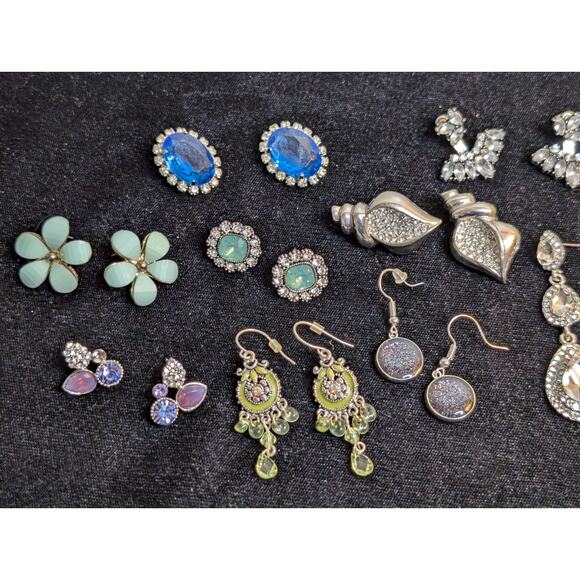 Fourteen Various Pairs of Silver Tone Earrings & One Jacket Pr Jewelry Lot - Picture 2 of 15